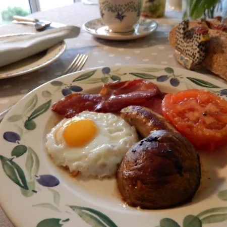 Rose Bed & Breakfast 3*